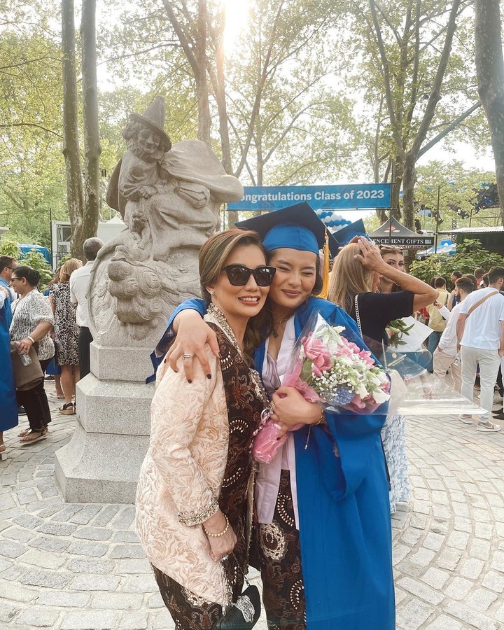 Zahwa adik Aaliyah Massaid