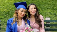 7 Potret Zahwa Massaid Lulus Kuliah dari Kampus di New York, Bahagia Didampingi Bunda & Adik