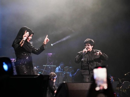 7 Potret Aurel Hermansyah Manggung Bareng KD, Pamer Baby Bump Kehamilan Kedua
