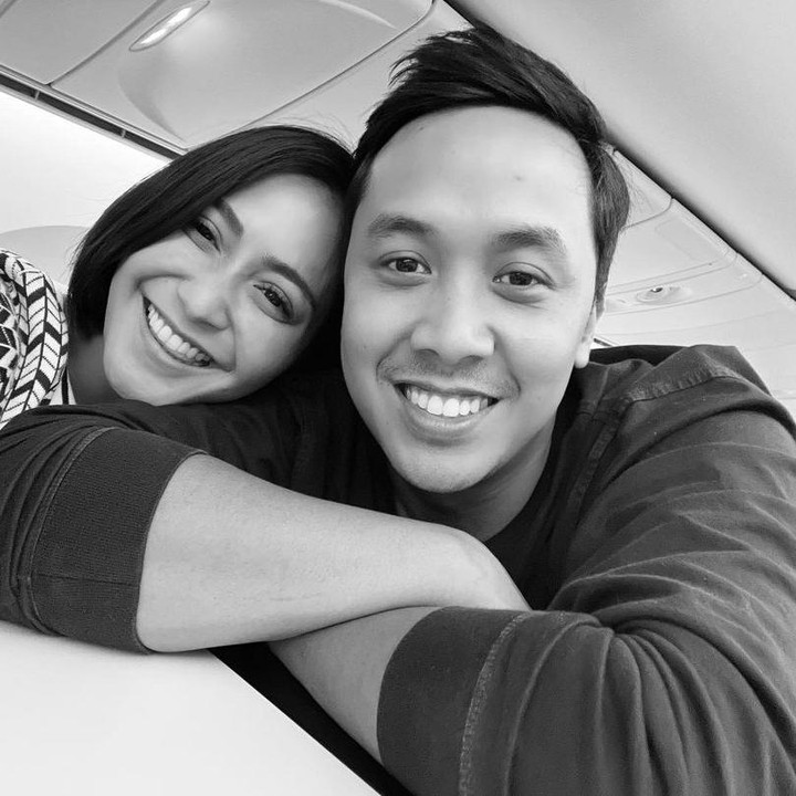 <p>Adik Nagita Slavina itu selalu mesra dan harmonis bersama suami meski kedekatan mereka jarang terekspose di media sosial. (Foto: Instagram @cacatengker)</p>