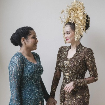 Beda Ayah, Ini Sosok Casey Paquita Adik Enzy Storia