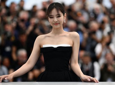 img-title Syuting 'The Idol', Jennie BLACKPINK Dapat Nasihat Penting dari Lily Rose Depp