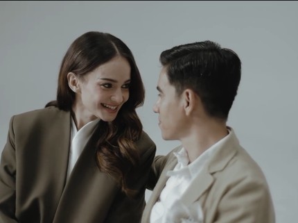 5 Potret Enzy Storia & Suami Diplomat yang Memperingati Anniversary Pernikahan Pertama