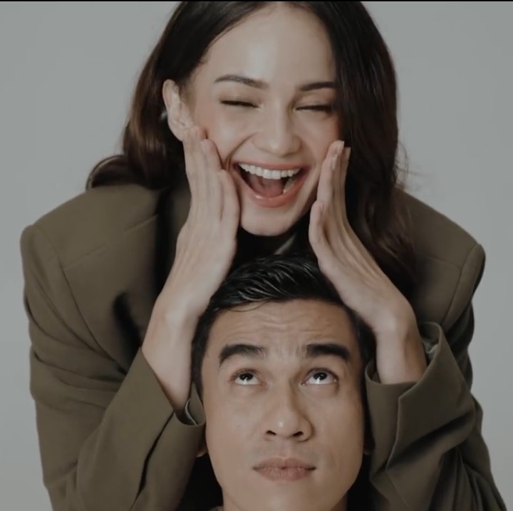 <p>Selain itu, Enzy juga pernah membeberkan rencananya ke New York untuk mengikuti kursus demi mengasah kemampuannya di bidang tertentu. Apapun keputusan Enzy, kita doakan semoga menjadi yang terbaik ya, Bunda. (Foto: Instagram/@enzystoria @derai.studio) </p>