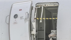 Horor Penumpang Buka Pintu Pesawat Asiana Airlines sebelum Mendarat