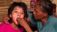 Iswati, Ibu Pejuang Nafkahi Anak Keterbelakangan Mental dari Kerja Serabutan