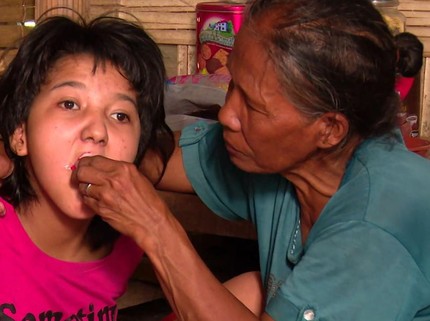 Iswati, Ibu Pejuang Nafkahi Anak Keterbelakangan Mental dari Kerja Serabutan