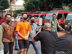 Pakai Sandal Jepit, Penampakan Mario Dandy Jelang Dibawa ke Kejari Jaksel