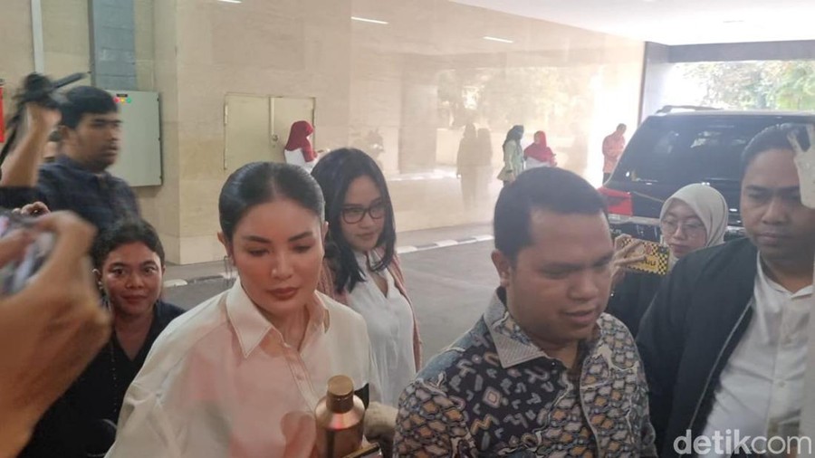 Nindy Ayunda penuhi panggilan Bareskrim Nindy Ayunda penuhi panggilan Bareskrim