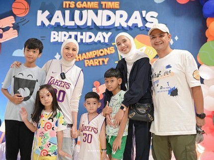 7 Potret Ulang Tahun Anak Artis, Putra Tya Ariestya Rayakan di Lapangan Basket