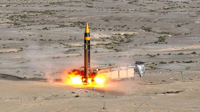 Iran menguji coba rudal terbaru, Kheibar, yang berjarak tempuh 2.000 kilometer dan diklaim bisa mencapai Israel. Amerika Serikat pun langsung ketar-ketir.