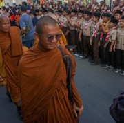 Fakta Tradisi Thudong yang Dilakukan Biksu Thailand Sampai Jalan Kaki ke Borobudur