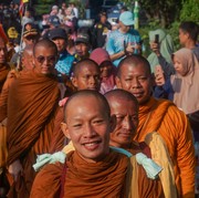 Biksu Thailand Disambut Meriah di Ambarawa Semalam, Hari ini Menuju Magelang