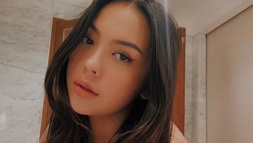 img-title Sarah Louise Eks Fadly Faisal Unggah Kalimat Bijak, Dukung Rebecca Klopper?