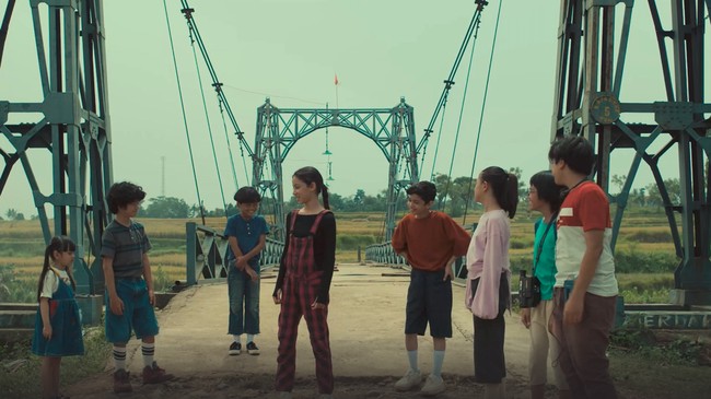 Sinopsis serial Jurnal Risa tentang masa kecil Risa Saraswati, penulis dan kreator konten horor Jurnal Risa di YouTube.