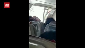 VIDEO: Horor Pintu Darurat Asiana Airlines Dibuka sebelum Mendarat