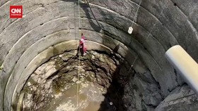VIDEO: Warga India 'Terjun' ke Sumur demi Ambil Air Kala Suhu Ekstrem