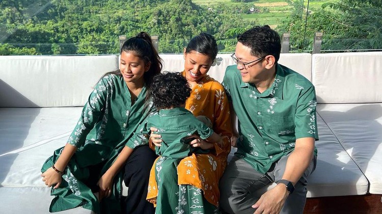 Titi Radjo Padmaja dan Adrianto Djokosoetono Titi Radjo Padmaja dan Adrianto Djokosoetono