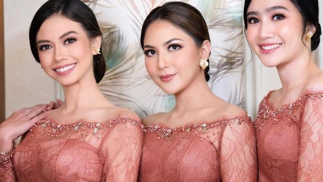 Yuk Lihat Gaya Anggun Yuki Kato Saat Kondangan dan Jadi Bridesmaid!