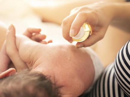 Minyak Esensial Banyak Manfaatnya untuk Bayi, Simak Cara Tes Kandungan yang Aman
