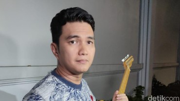 img-title Lirik Lagu Ayang Selingkuh di Aplikasi Ojol - Aldi Taher