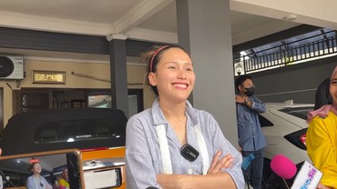 img-title Bantah Didekati Pengusaha Kalimantan, Ayu Ting Ting: Cuma Foto Doang