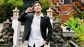 Desta Capek Ditanya Soal Rumor Foto Jalan Bareng Perempuan
