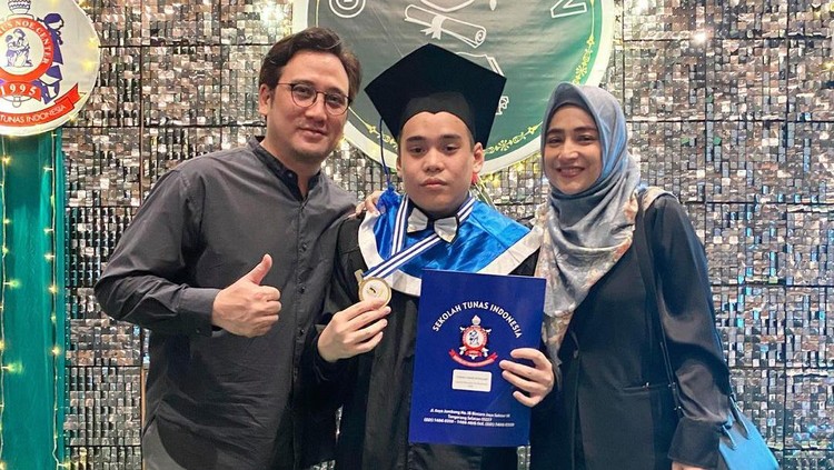Omar Anak Cindy Fatika dan Tengku Firmansyah Omar Anak Cindy Fatika dan Tengku Firmansyah