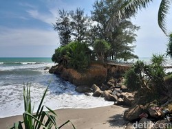 Pesona Sungai Suci, Pantai di Bengkulu yang Mirip Tanah Lot Bali