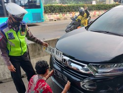 Masih Nekat Pakai Pelat Nomor RF? Siap-siap Dikejar Polisi!