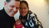 <p>"Waw, gembira sekali, aku sukaaaaa, sehat selalu bersama keluarga," ungkap seorang netizen. "<em>Happy family.</em> Selalu diberkati dan dalam lindungan Tuhan, amien," doa yang lainnya. (Foto: Instagram: @graciaz14)</p>