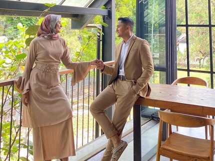 7 Potret Romantis Hengky Kurniawan & Istri yang Jarang Tersorot Usai Jadi Pejabat