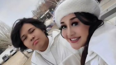 img-title Paramitha Rusady Baper Tahu Anak Pilih Dipeluk Pacar Saat Sakit