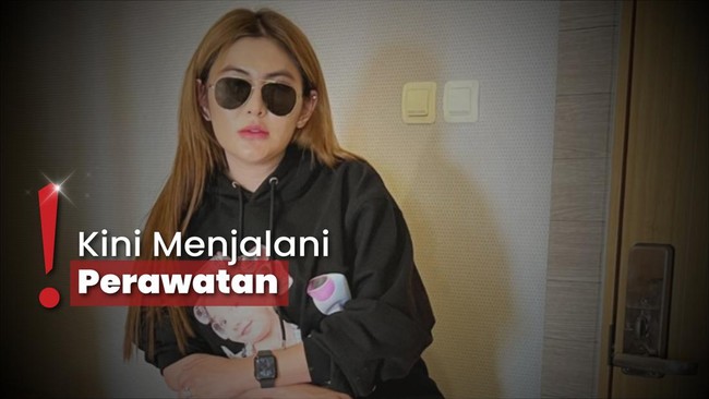 Angela Lee Kecelakaan Mobil, Wajah Penuh Perban-Kaki Dipasang Pen
