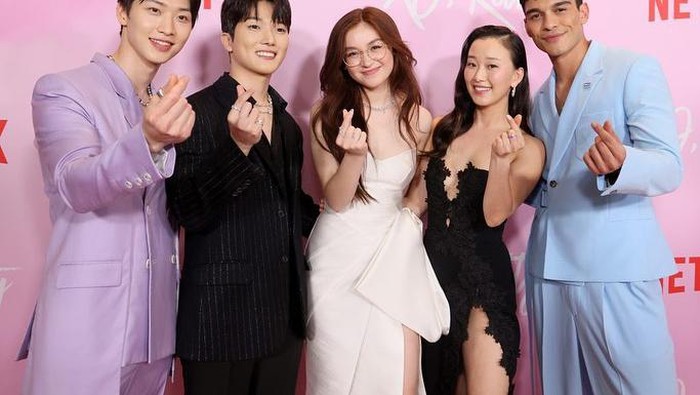 Anna cathcart bersama pemain xo kitty/ Foto: Instagram.com/ annacathcart