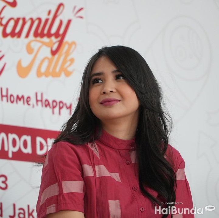 <p>Putri Titian yang merupakan Bunda anak dua ini menceritakan pengalamannya saat memandikan Si Kecil. Wah seru banget ya, Bunda. (Foto: Tim HaiBunda)</p>