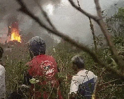 Ngeri! Api Berkobar dari Pesawat yang Jatuh di Ciwidey Bandung