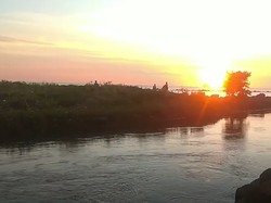 Menikmati Panorama Sunset di Pantai Bat-bat Makassar