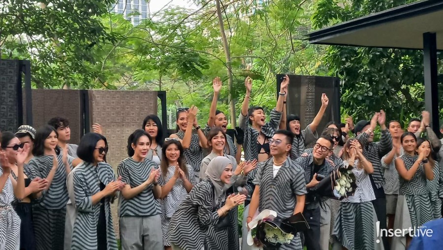Bai Soemarlono meirlis koleksi baru PELESIR