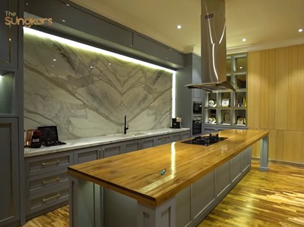 7 Potret Dapur Rumah Zaskia Sungkar, Cantik dengan Aksen Marble dan Kayu