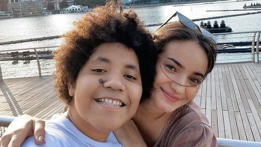 Enzy Storia dan Casey Paquita