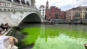 Misteri Air Kanal Venesia yang Berubah Jadi Hijau Akhirnya Terjawab