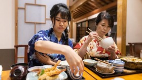 6 Kebiasaan Warga Jepang yang Bikin Panjang Umur, Duduk Harus Tegak