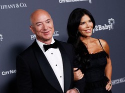 Video Pesan Jeff Bezos kepada Katy Perry Jelang Perjalanan ke Luar Angkasa