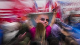Pendukung Erdogan Rayakan Kemenangan: Aku Harap Dia Hidup Selamanya