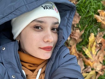 img-title Lepas Hijab Saat Live TikTok, Putri Anne Diserbu Netizen
