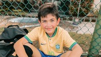 7 Potret Putra Sulung Carissa Puteri yang Terkenal Ganteng dan Hobi Main Bola
