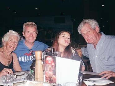 img-title Berdarah Australia, 7 Potret Rebecca Klopper Bareng Keluarga Jarang Tersorot