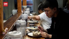 VIDEO: Viral, Restauran Jual Ramen Dengan Topping Kutu Laut Raksasa