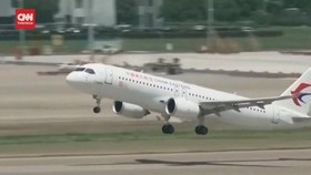 VIDEO: Pesawat Jet Penumpang C919 Buatan Tiongkok Terbang Perdana